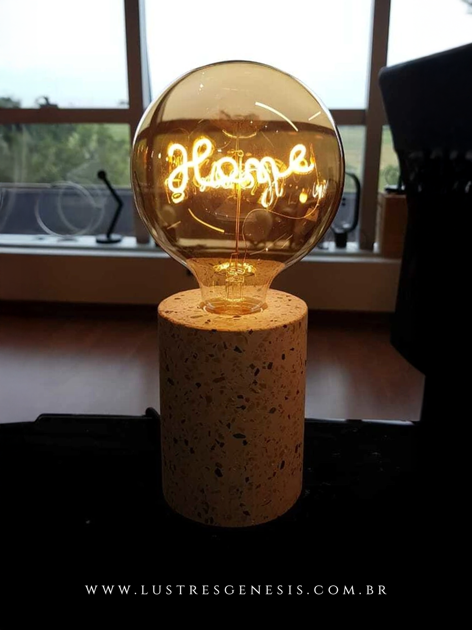 Lâmpada de filamento de LED HOME modelo LG125HOME-4W, ideal para abajur, com formato decorativo e filamento em destaque.